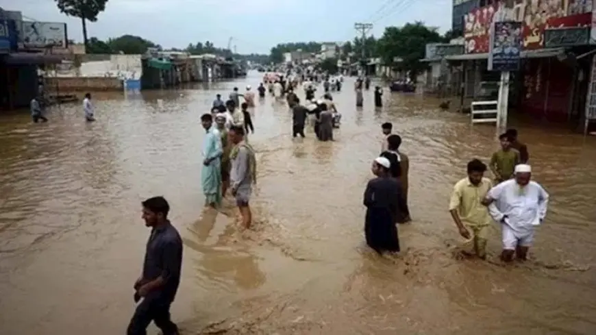 وسط تحذيرات من أمطار جديدة.. ارتفاع حصيلة ضحايا فيضانات باكستان لـ348 قتيلا