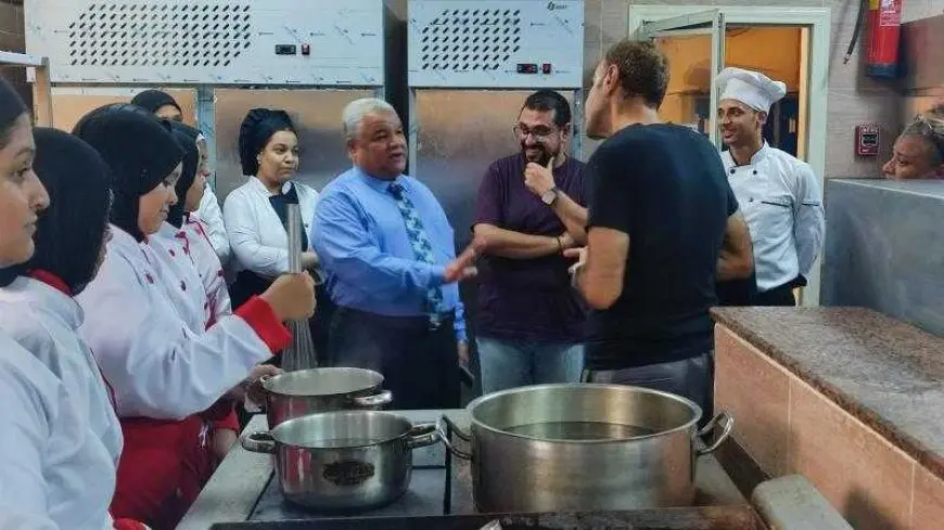 وكيل تعليم الأقصر يتابع تدريب طلاب الفندقية على مهارات المطبخ الإيطالي