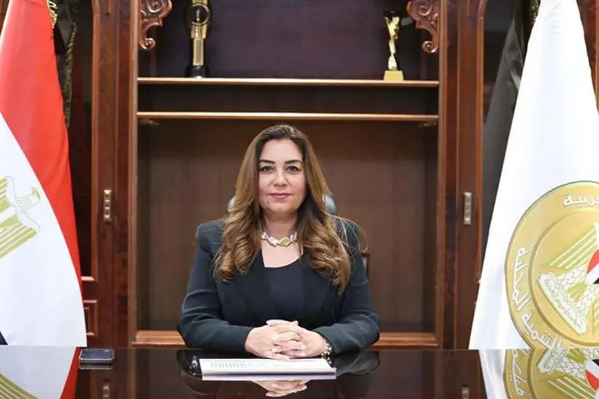 منال عوض: العمل على تخصيص موقع بكل المدن العمرانية الجديدة والمناطق الصناعية لتجميع المخلفات