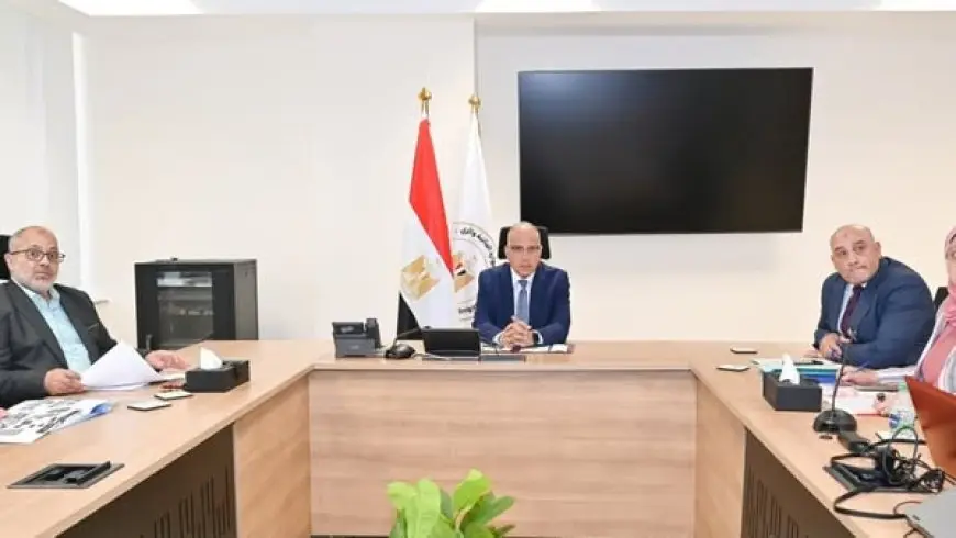 وزير الري يبحث إجراءات الحوكمة والتطوير المؤسسي لهيئة حماية الشواطئ