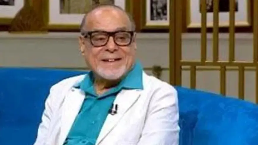 مفاجأة على الهواء.. حفيد الفنان أحمد نبيل يقدم له هدية في برنامج واحد من الناس