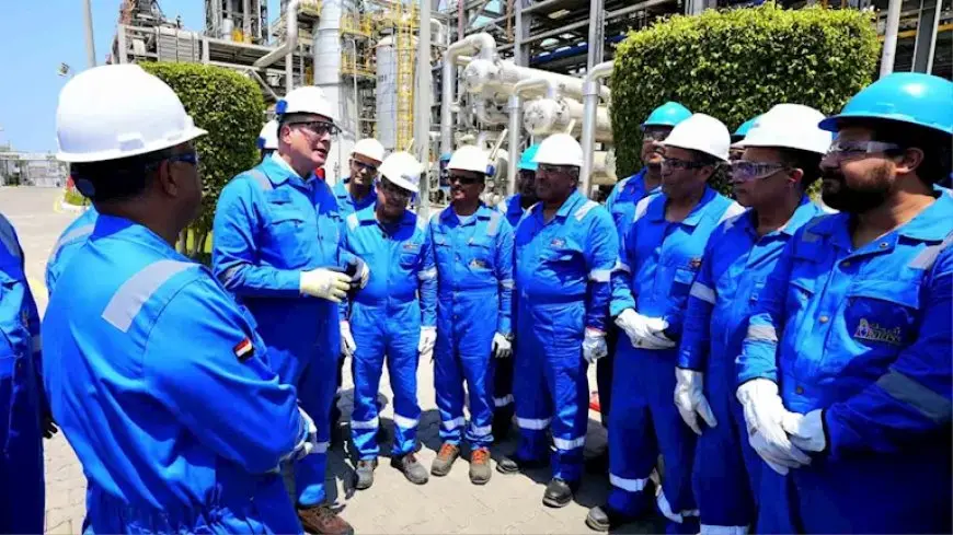 وزير البترول يتفقد سير العمل بالوحدات الإنتاجية بشركة “أنربك” للتكرير