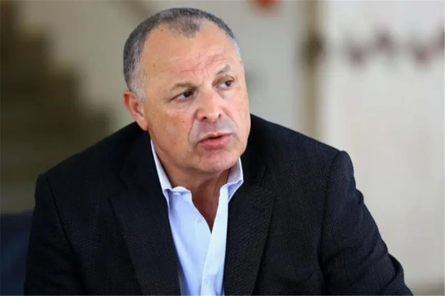 أبو ريدة ينعى والد محمد الشناوي