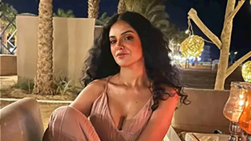 مروة الأزلي تخطف الأنظار بإطلالة جريئة في أحدث ظهور
