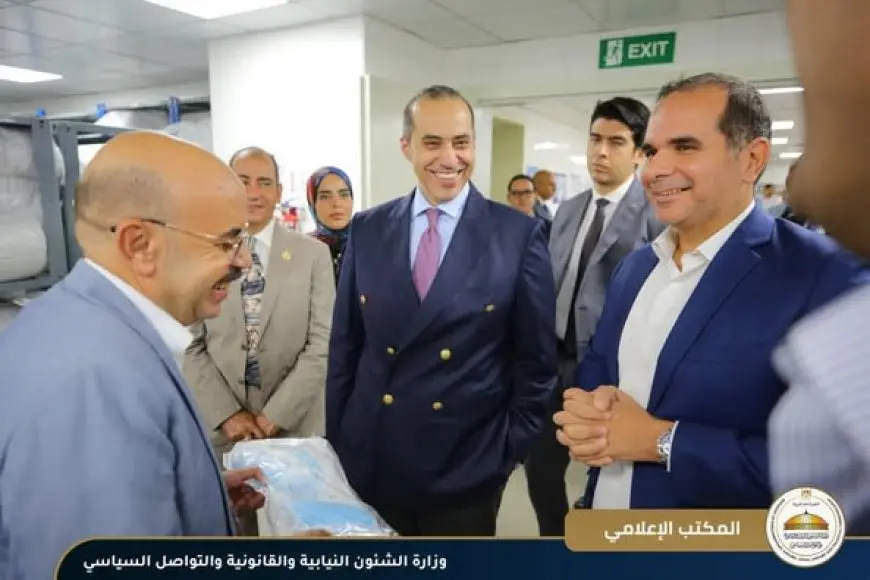 وزير الشئون النيابية يزور مستشفى الناس ويطمئن على أطفال غزة