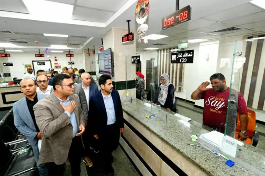 وزير الإسكان يتفقد المركز التكنولوجي بالعبور الجديدة