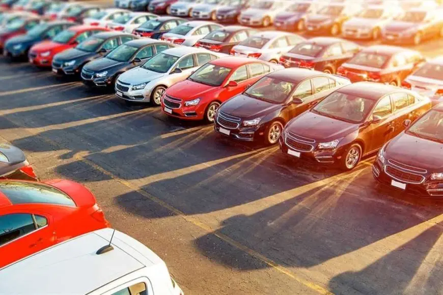 رئيس شعبة السيارات: لا يوجد انخفاض 20% بالأسعار.. وما يتردد كلام غلط يضر بالسوق