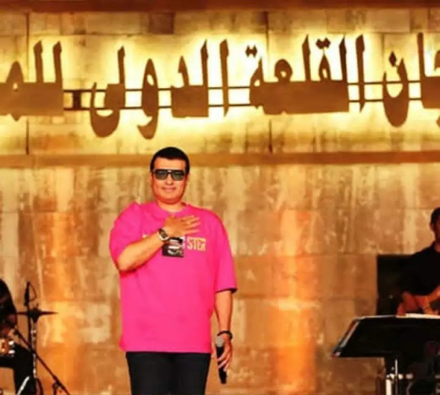 إيهاب توفيق يرحب بجمهوره في حفله بمهرجان قلعة صلاح الدين للموسيقى والغناء: «وحشتوني ومنورين القلعة»
