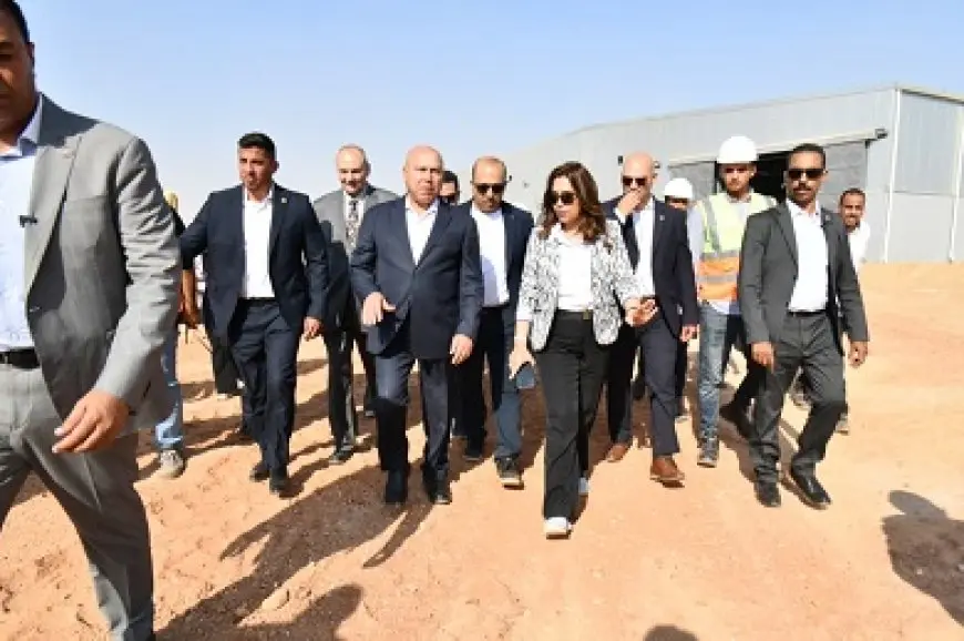 وزير الصناعة يوجه بإقامة مصانع متخصصة داخل مجمع إدارة المخلفات في العاشر من رمضان