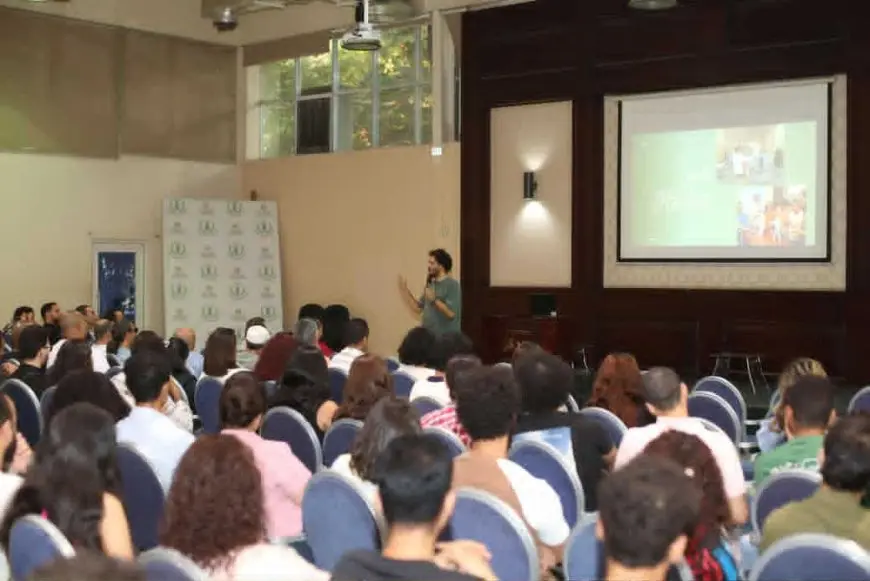 المخرج أحمد البوهي يعقد لقاء موسعا مع 200 موهبة شابة استعدادا لمشروع مسرحي بروح عالمية