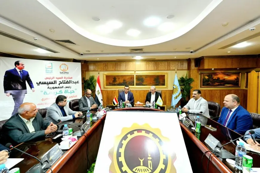 منها مشروعات شبكات مياه.. وزير الإسكان يستعرض مع محافظ الغربية مشروعات الخطة الاستثمارية بالمحافظة