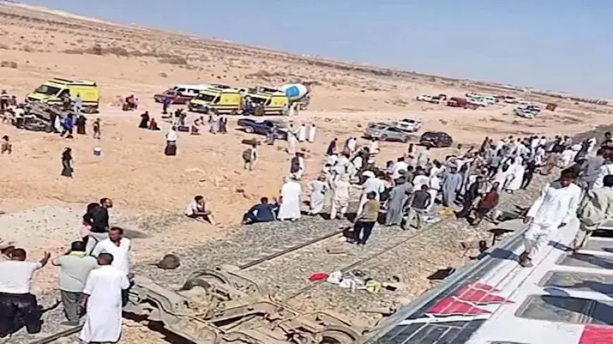 أهالي مطروح أول المستجيبين لضحايا القطار.. حين سبقت “الفزعة” صافرات الإسعاف – صور وفيديو
