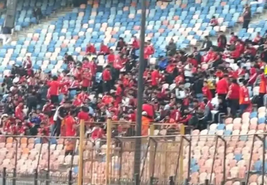 «الأرض راحت منكم».. جماهير الأهلي تستفز الزمالك في مباراة بيراميدز
