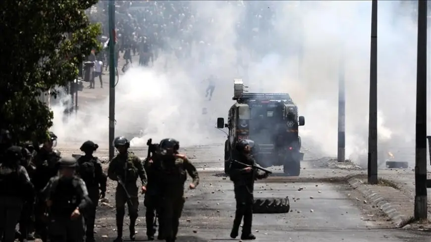 إصابة فلسطينيين بالاختناق خلال تفريق جيش الاحتلال الإسرائيلي وقفة في الضفة