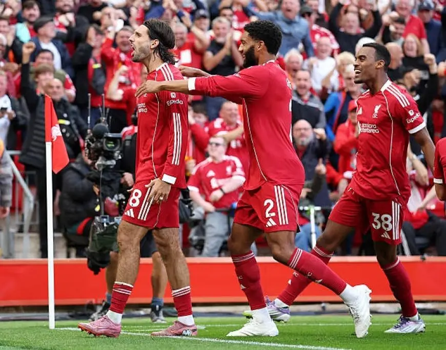 ليفربول يفوز على أرسنال وينفرد بصدارة الدوري الإنجليزي