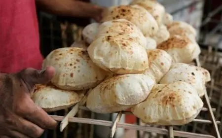 وزارة التموين تنفي إصدار قرار بصرف الخبز المدعم ورقيا