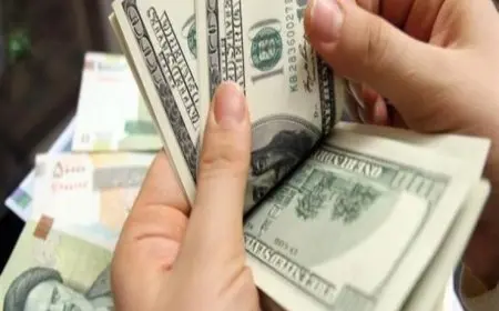 الدولار ينخفض لليوم الثالث بمنتصف التعاملات بعد خفض الفائدة