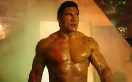 بعد تصفيق دام 15 دقيقة.. دواين جونسون يبكي عقب عرض The Smashing Machine في مهرجان فينسيا السينمائي