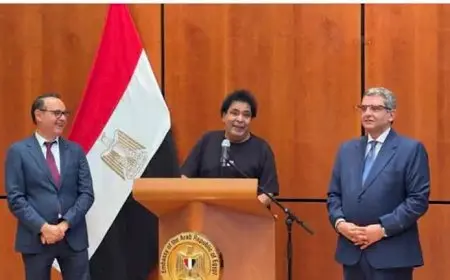 ماذا قال وزير الخارجية والفنان محمد منير لأوائل الثانوية العامة في برلين؟