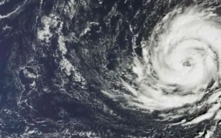 العاصفة الاستوائية لورينا في المحيط الهادئ قبالة سواحل المكسيك