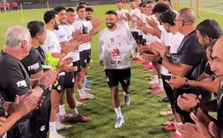 ممر شرفي من لاعبي منتخب مصر لـ محمد صلاح