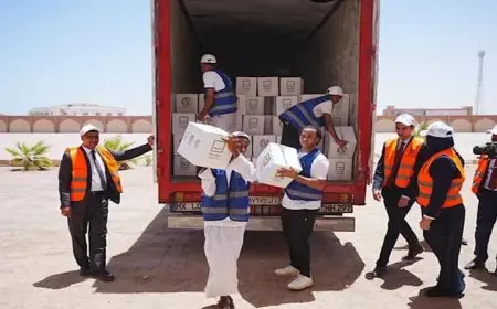 البنك الأهلي يشارك في توزيع 20 ألف كرتونة غذائية بحلايب وشلاتين