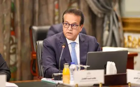 وزير الصحة: توجيه رئاسي بمراجعة المقابل المادي للفريق الصحي.. وافتتاح طوارئ الهرم خلال 60 يوما