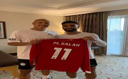 محمد صلاح يهدي قميصه للوافد الجديد في منتخب مصر