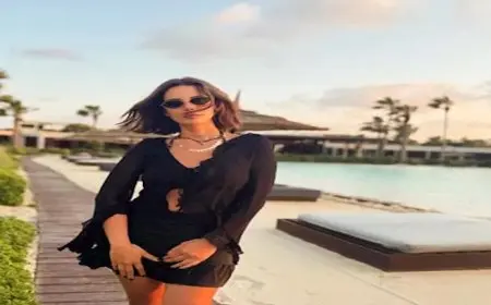 بـ كروب توب ونظارة شمس.. إيمان العاصي تتألق في أحدث ظهور