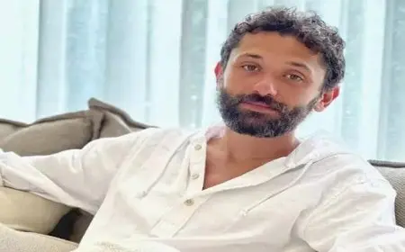 بالصور.. كريم محمود عبد العزيز يتعاقد على فيلم “احنا والقمر جيران”