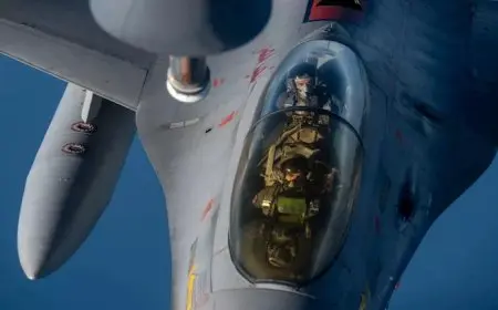 “إحنا أقوى مع بعض”.. مقاتلة مصرية في مناورة مع طائرة أمريكية