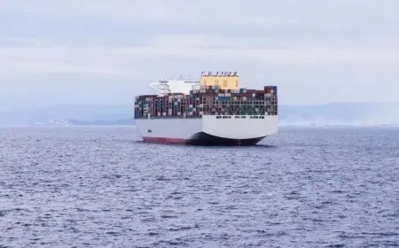 هيئة بريطانية: بلاغ عن استهداف سفينة شمال غرب الحديدة اليمنية