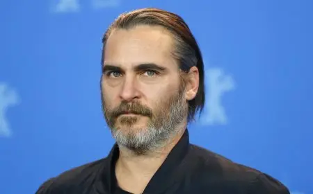 خواكين فينيكس وروني مارا يشاركان في تحية صناع فيلم صوت هند رجب بمرجان فينيسيا وسط تصفيق 24 دقيقة