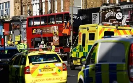 نقل 15 شخصا إلى المستشفى بعد تحطم حافلة ذات طابقين في لندن
