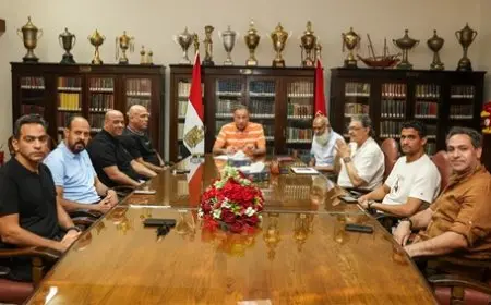 الخطيب يجتمع بالجهاز الفني الجديد للأهلي في حضور صلاح ويوسف