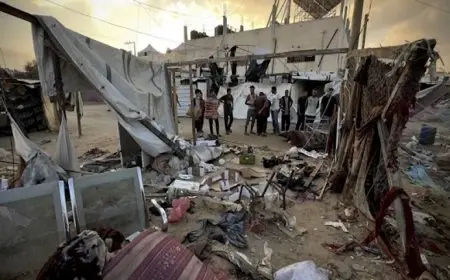 بينهم 7 أطفال.. استشهاد 18 فلسطينيا في قصف إسرائيلي لخيام نازحين بمدينة غزة