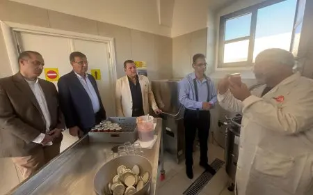 وزيرا الزراعة والشؤون النيابية يتفقدان أحد النماذج التعاونية المنتجة بجنوب إيطاليا