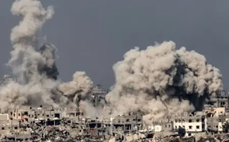 الجيش الإسرائيلي يقصف مبنى يؤوي مئات النازحين غرب مدينة غزة