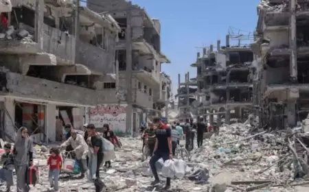 جيش الاحتلال يلقي منشورات تدعو إلى الإخلاء من مناطق في غزة