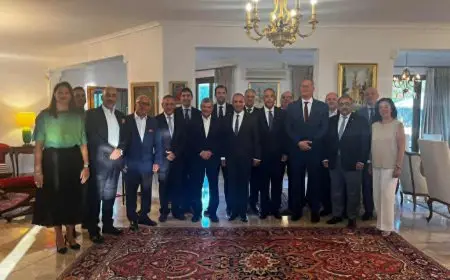 جلسة نقاش لوزير الخارجية مع كبار رجال الأعمال وقيادات غرفة التجارة في قبرص