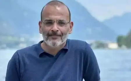 نجل أيمن بهجت قمر يتسلم تكريم جده.. ووالده يعلق