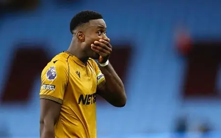 برشلونة يضع المدافع الإنجليزي جيهي تحت المجهر من جديد