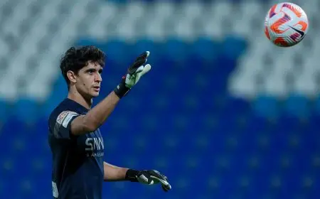 الهلال يحسم صفقة حارس ليون لتعويض غياب ياسين بونو