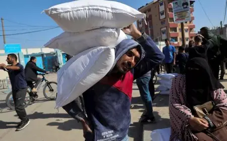 مسؤولون إسرائيليون: لا توجد خطة لتوزيع المساعدات بغزة