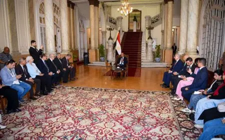 وزير الخارجية يلتقي أوائل الثانوية العامة