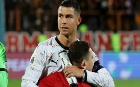 مشهد إنساني خالص.. بكاء طفل أرميني عند ملاقاة حلمه كريستيانو رونالدو