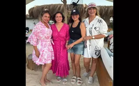 بفستان قصير على البحر.. .ليلى علوي مع إلهام شاهين وأنغام وإيناس الدغيدي بالساحل الشمالي