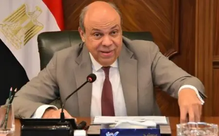 وزير الطيران المدني يعد المواطنين: هتشوفوا طفرة في الطائرات.. وبلاش جلد ذات زيادة