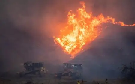 اندلاع حريق كيميائي ضخم بولاية أمريكية.. والسلطات لـ المواطنين: “ابقوا في منازلكم من الخطر”