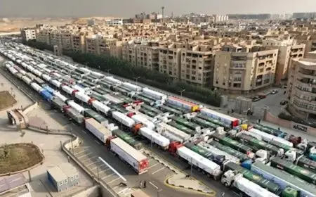 بدء تحرك شاحنات المساعدات إلى معبر كرم أبو سالم تمهيدًا لدخولها قطاع غزة